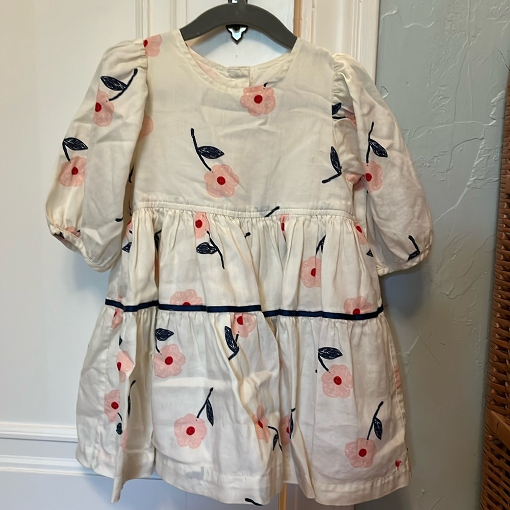 Pink chicken. Size 2Y. Great condition.